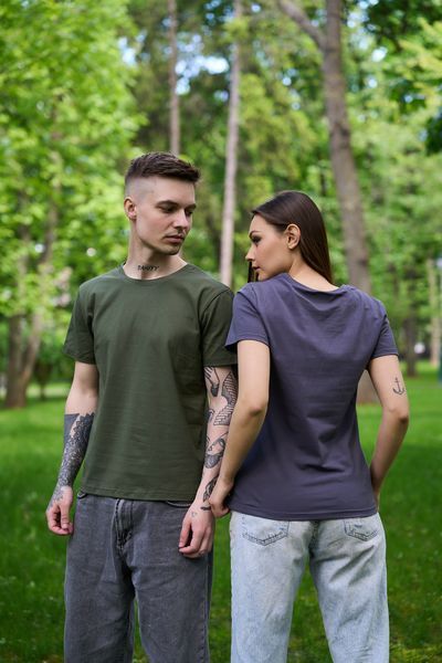 Бавовняна чоловіча та жіноча футболка кольорів хакі та графіт чол-жіноча хакі та графіт фото